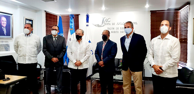 Authorities debate a strategy to alleviate the airports crisis - Dominican News