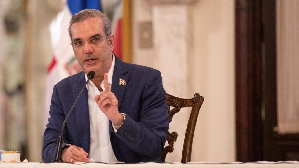 Dominican president warns officials to submit an affidavit of assets by September 15th