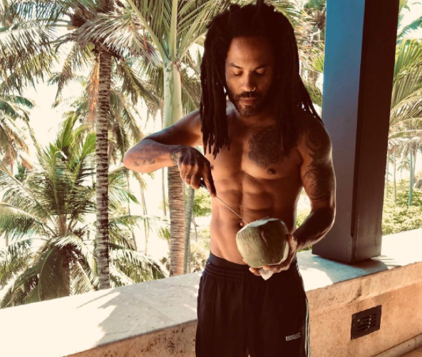 Lenny Kravitz goes viral after showing off his abs from the Dominican Republic