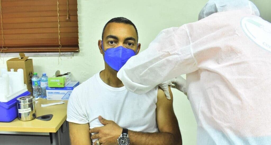 Santo Domingo Airport personnel get vaccine against COVID-19 2 - Dominican News