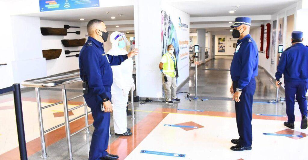 Santo Domingo Airport personnel get vaccine against COVID-19