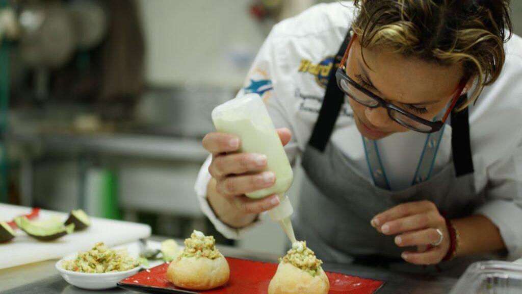 Chef Dayanny is the first female to lead the kitchens of the Formula 1 Grand Prix