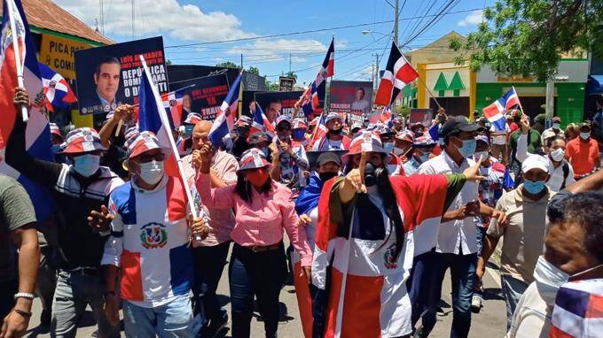 Hundreds of Dominicans march against the diversion of the Dajabón river - Dominican News