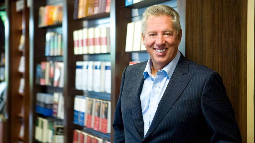 John Maxwell teaches about values in the Dominican Republic