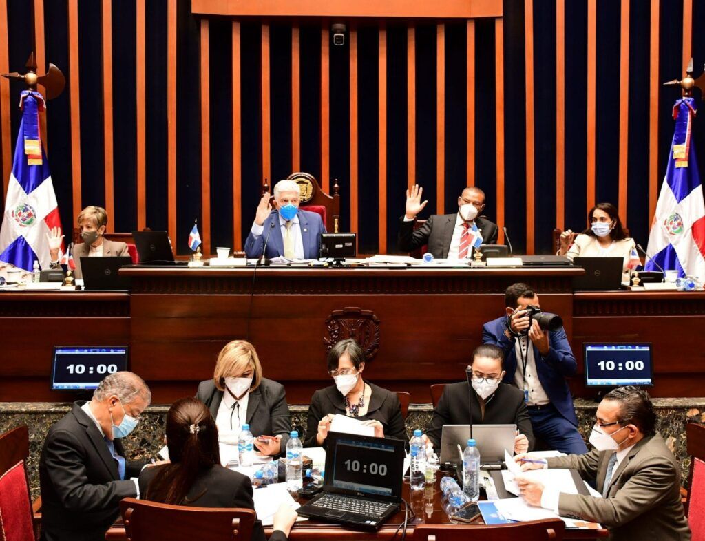 Senators approve request of a vaccination card and PCR from tourists - Dominican News