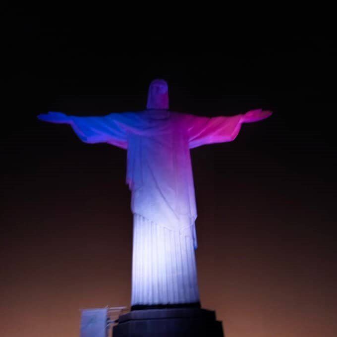 Brazil illuminates Christ of Corcovado with the Dominican flag colors