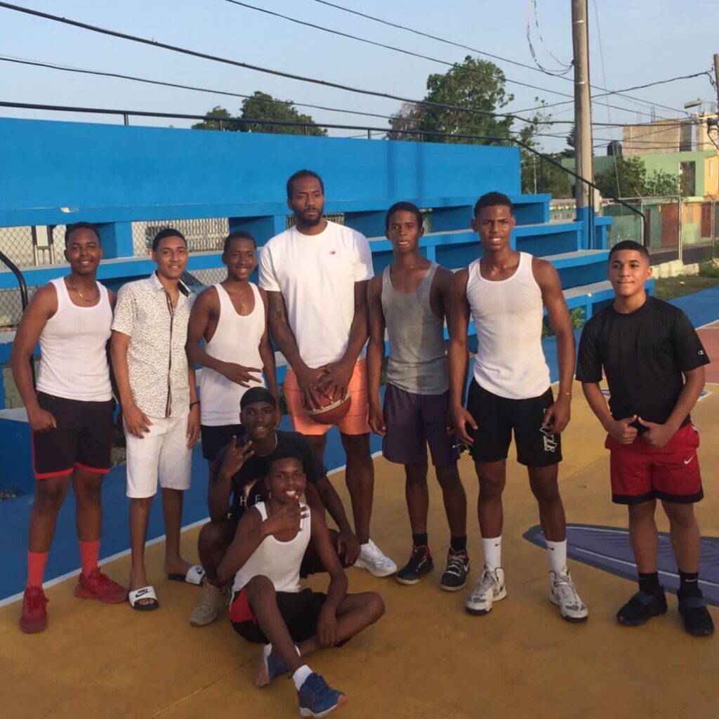 Kawhi Leonard visits the Dominican Republic and hoops with local teenagers