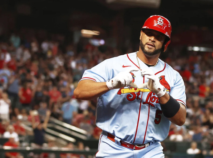 Albert Pujols smashes his 696th homerun; tied 4th all-time
