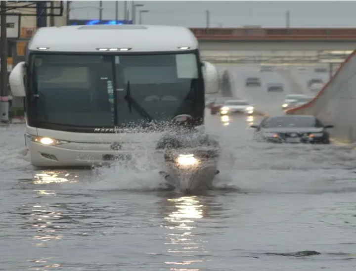 Santo Domingo transit collapses to heavy rains