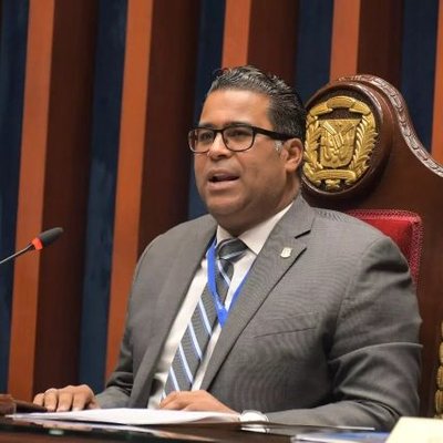 Senator denounces Haitians get visas despite closed DR consulates