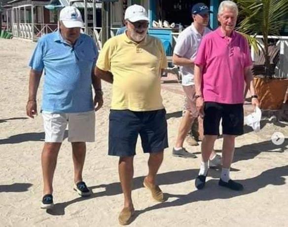 Bill Clinton visits the Dominican Republic and tours Saona Island